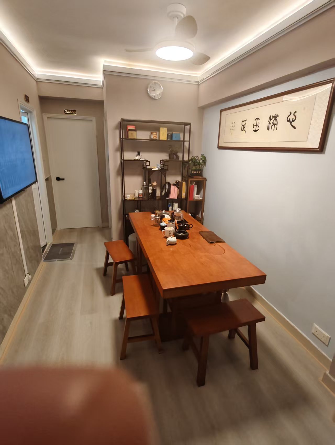 心滿玉足-茶桌泡茶角落
